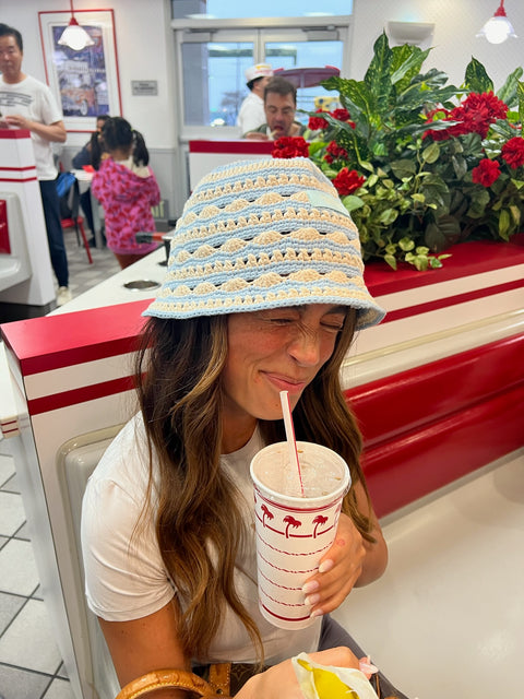 (SS24) The Striped Crochet Hat - Coral Blue